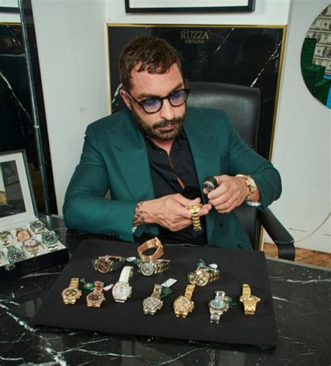 dura lex, sed rolex.lorenzo ruzza, influencer e venditore di orologi 